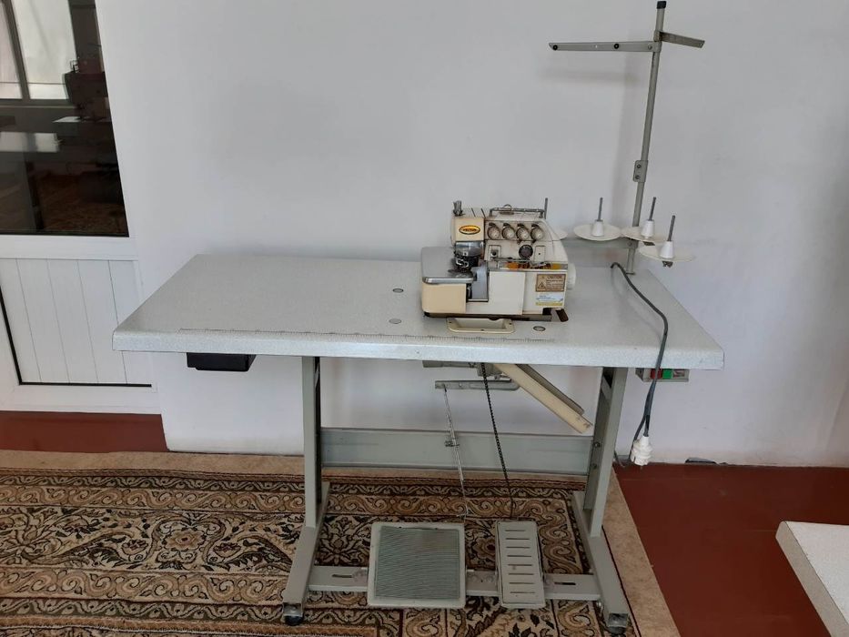 Rashma va overlok tikuv mashinasi sotiladi