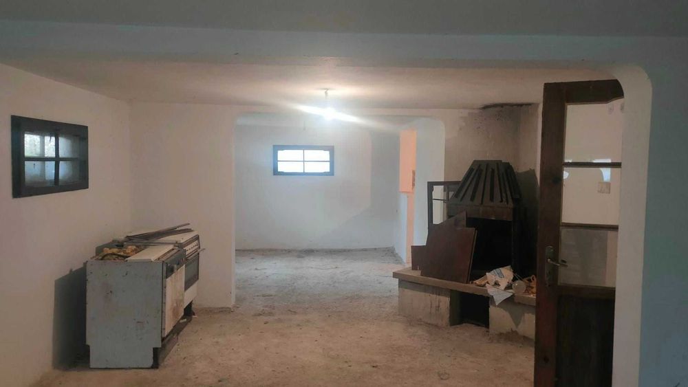 Продава се Къща в с. Синаговци, Област Видин - 462 кв.м за 184 €/кв.м - Снимка #12