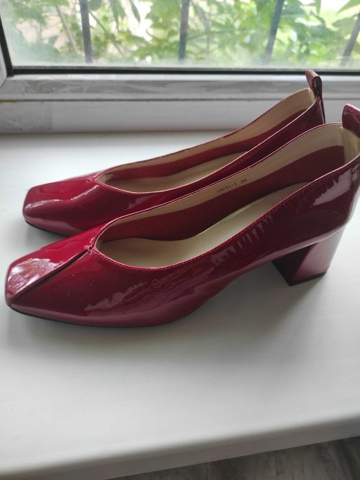 Женские туфли и босоножки