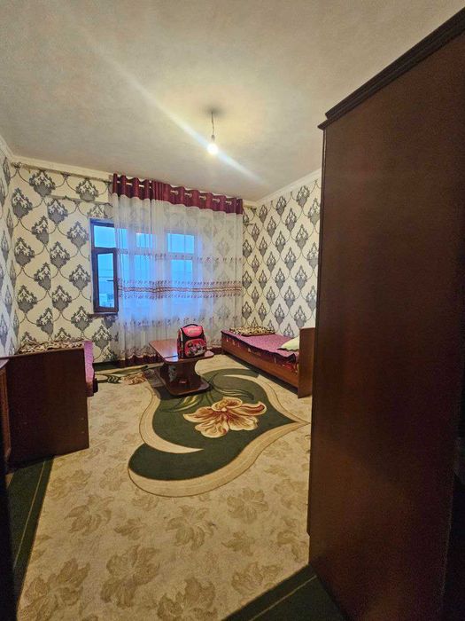 Махтумкули. Продам  4 комнатную квартиру на 4 этаже 7 этажного дома