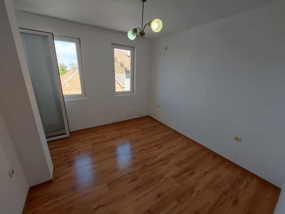 Дава се под наем Двустаен апартамент в Търговище, Център - 60 кв.м за 178.5 € - Снимка #4