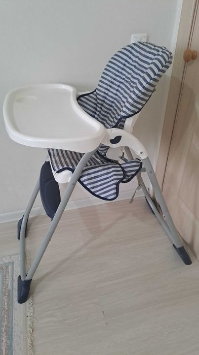 Детский столик для кормления