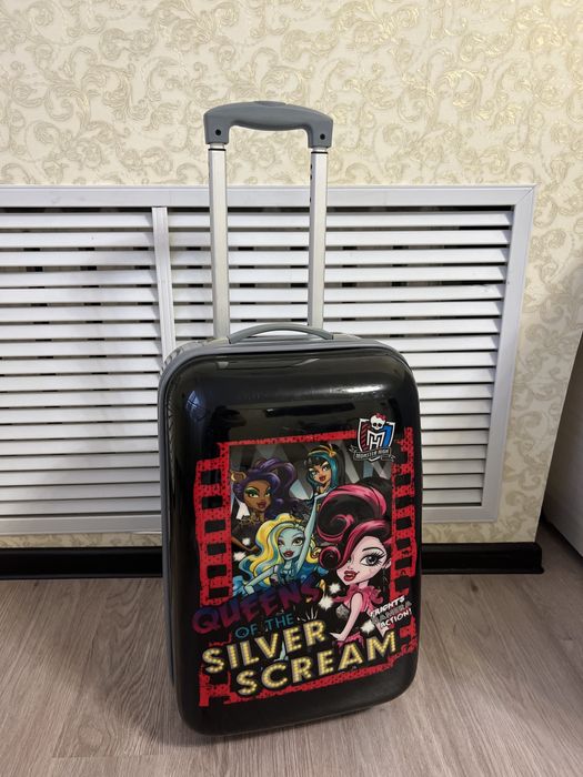 Детский чемодан монстер хай