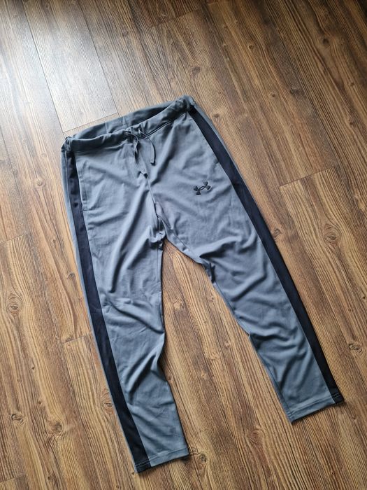 Страхотно мъжко спортно долнище  UNDER ARMOUR размер  L