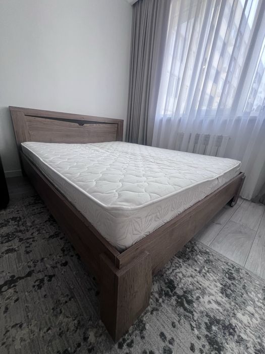 Двуспальная кровать