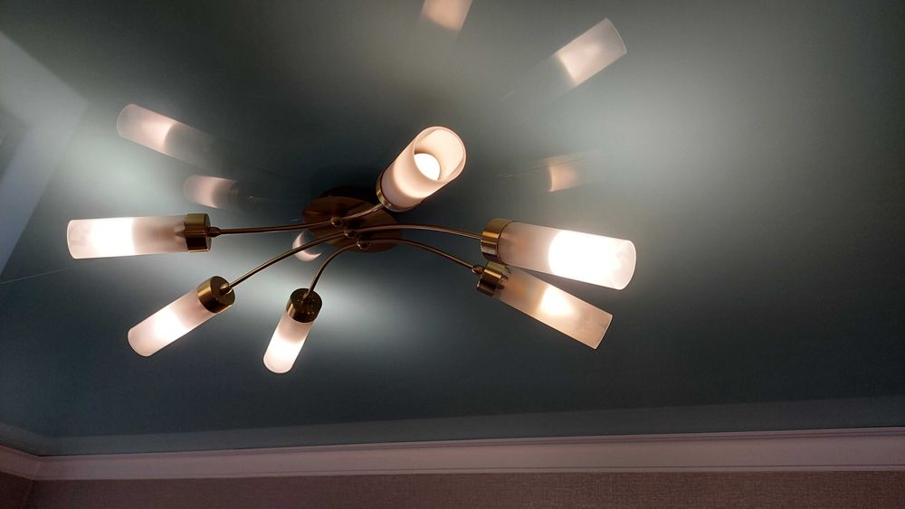 Продам люстры и плафоны