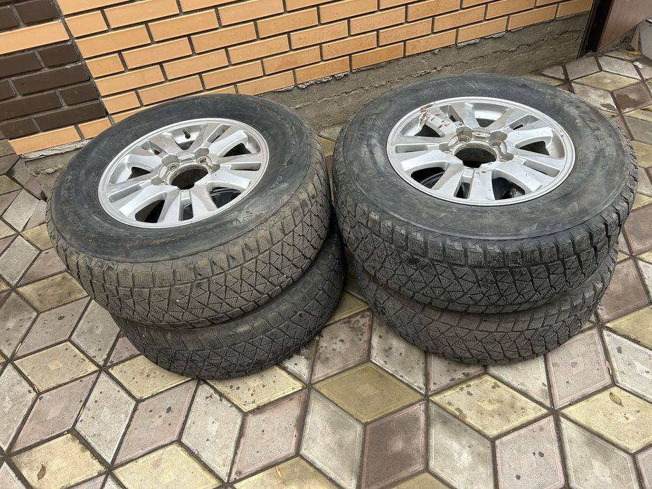 Продам шины комплект дискам 275/65/17