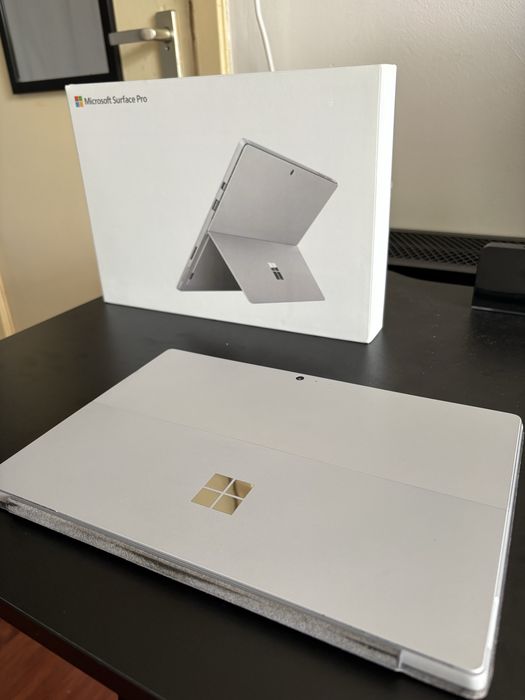Microsoft Surface Pro 6 (Intel i5, 8GB RAM, 128GB SSD) + Оригинална клавиатура & Кутия