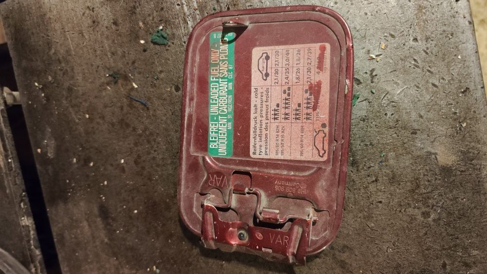 Продам лючёк бензобака гольф 3