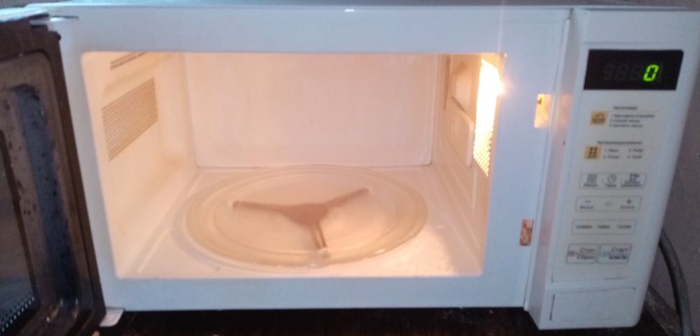 Продаю микроволновую печь бу