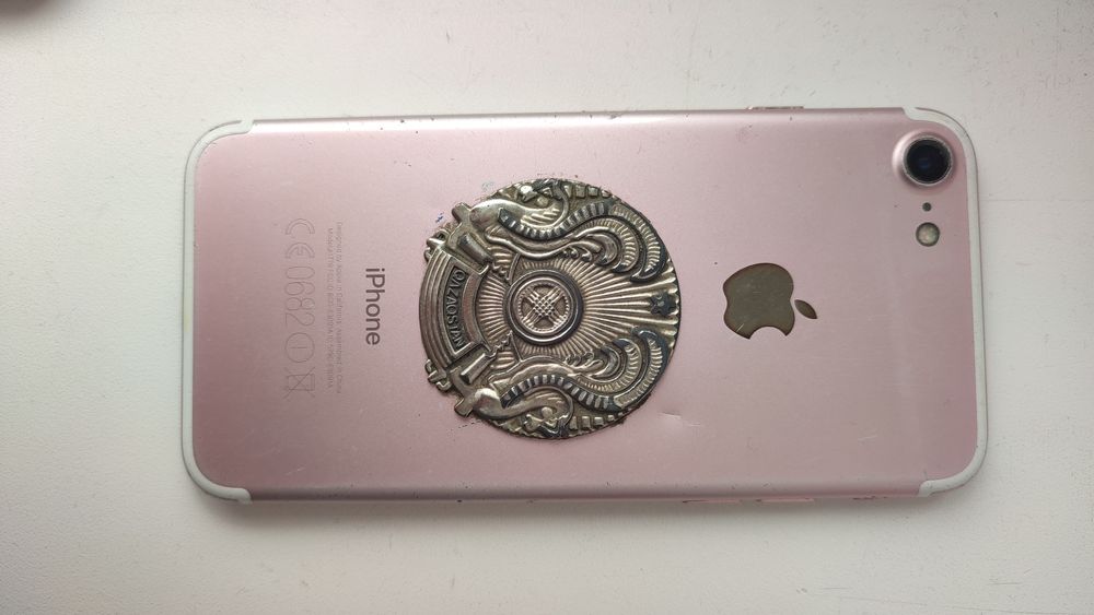 Продаю айфон 7 срочно 64 гб