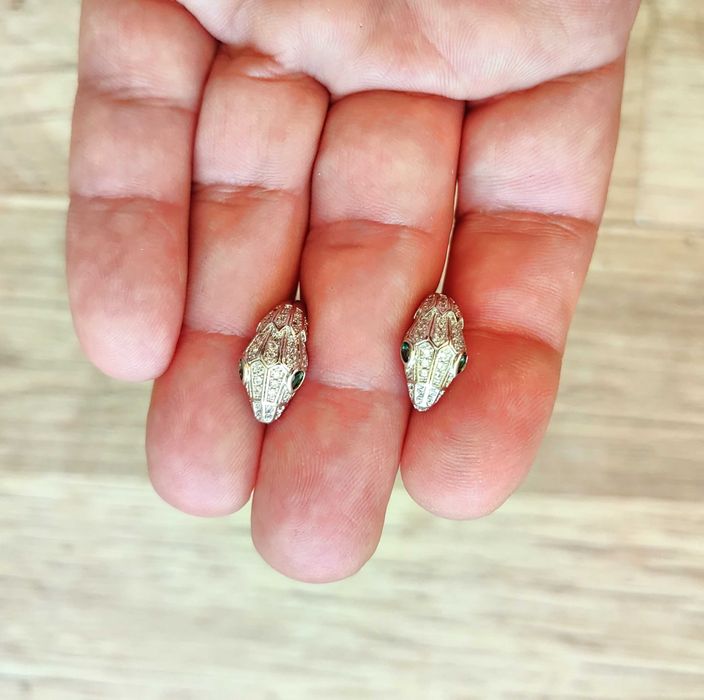 Обеци Serpenti Earrings на Bvlgari инкрустирани с циркониеви камъни