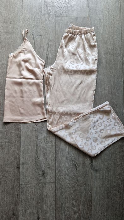 Pijama satinata sinsay