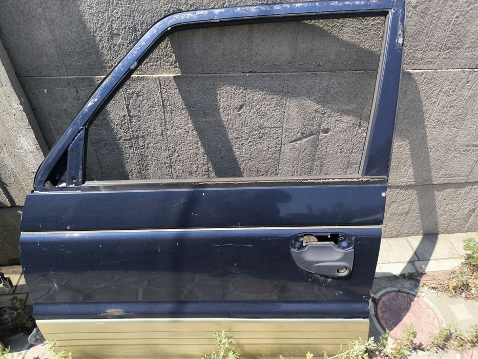Продам двери mitsubishi padjero 2