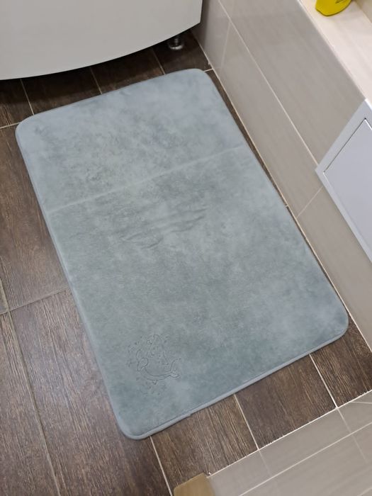 Продам набор ковриков в ванную