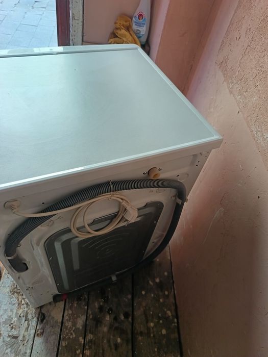 Vând mașină de spălat rufe LG.