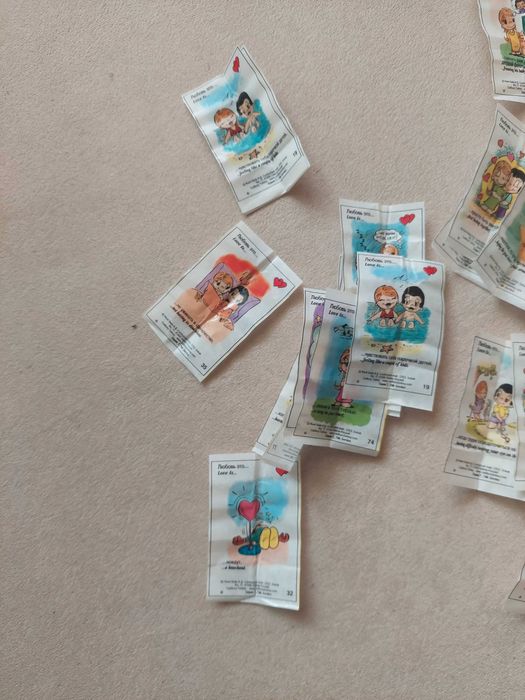 Продавам "Love is..." / "Любов это..." картинки