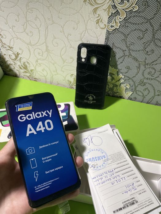 Самсунг А40 сотилади яхши холатда