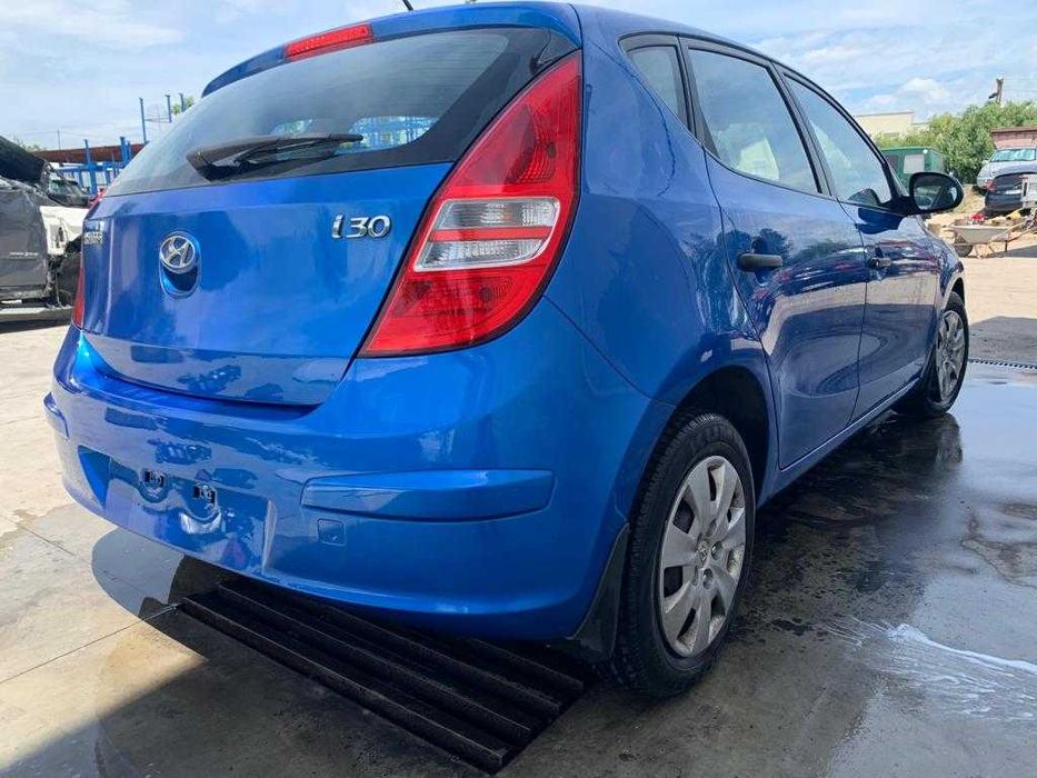 dezmembrez hyundai i30 cod motor G4LA/usa fata i30/usaspate i30/far