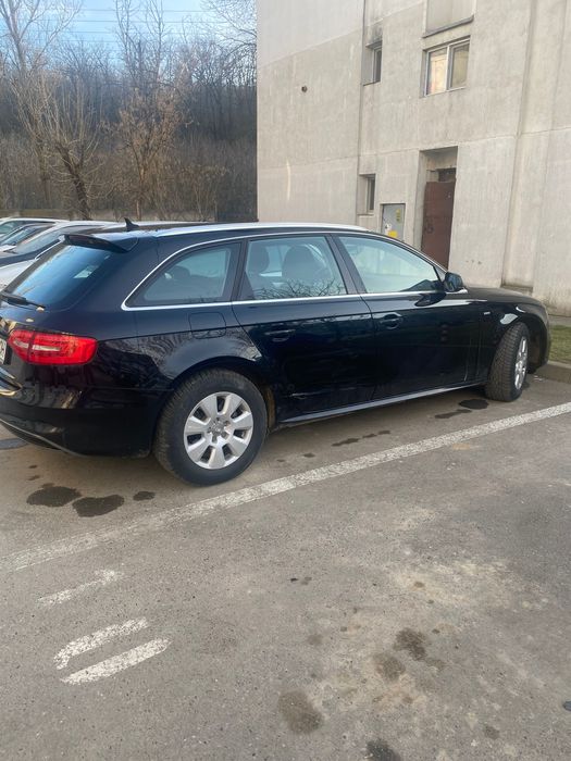 Mașina Audi A4 din 2015