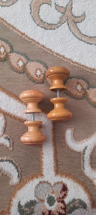 Продам две дверные ручки