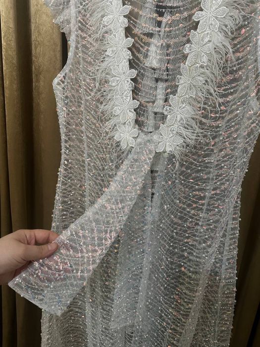 Toʻrli abaya, toshli