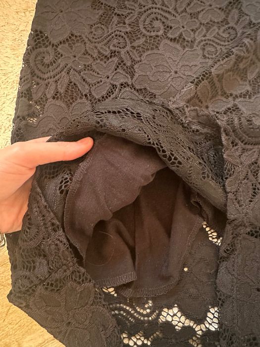 Къса черна рокля