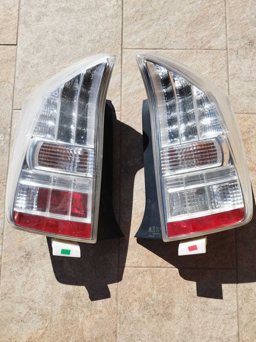 Vând stopuri Toyota Prius 3 originale