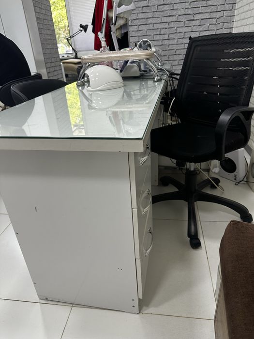 Manikur ustollari sotiladi 2 ta 4 kishilik stulchiklari bn polka lakun