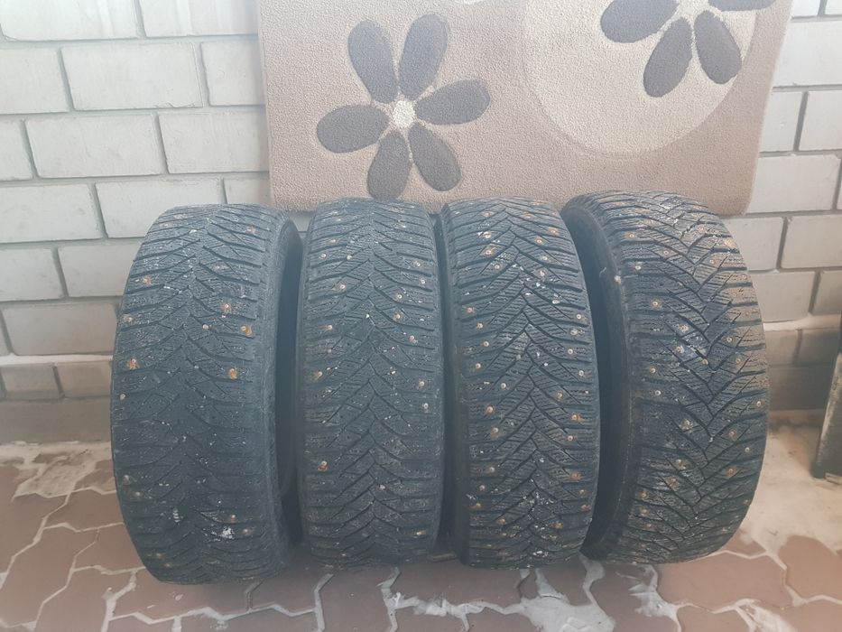 Зимняя резина шипованая.