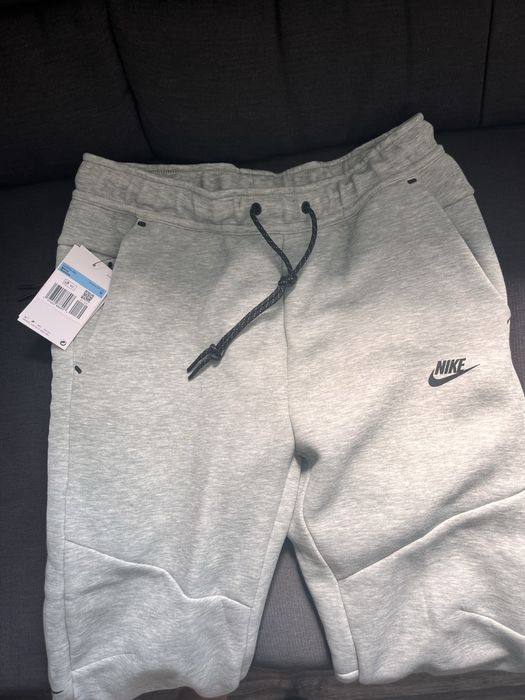 Vand Pantaloni Nike TCH FLC