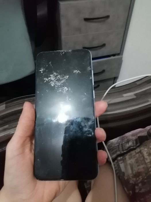 Продам самсунг а04е не работает включается только не зарядке