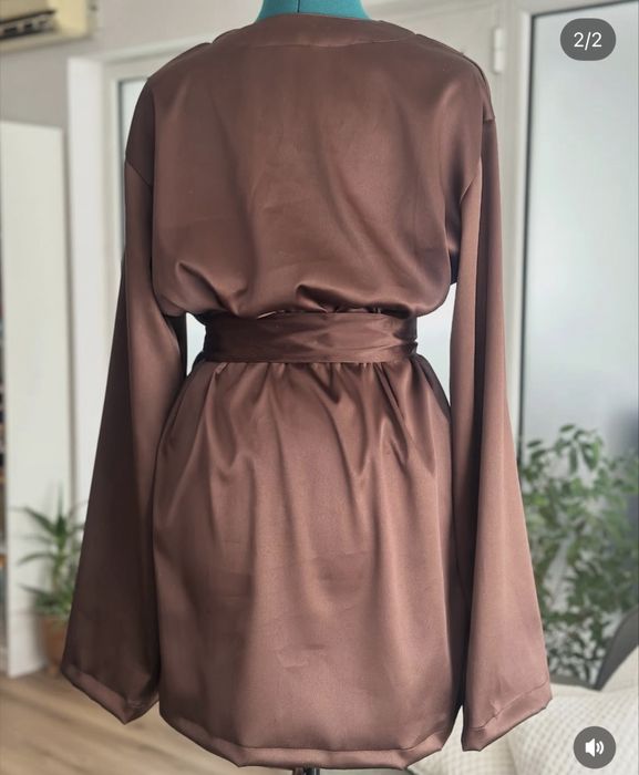 Сатенена кафява рокля