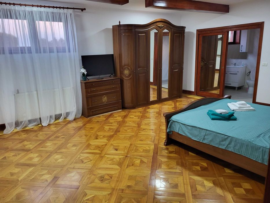 Inchiriez casa P+1+M, 7 camere 500 mp, teren 1200 mp, in Tg-Jiu