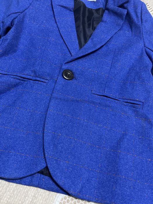 Продам стильный костюм на мальчика