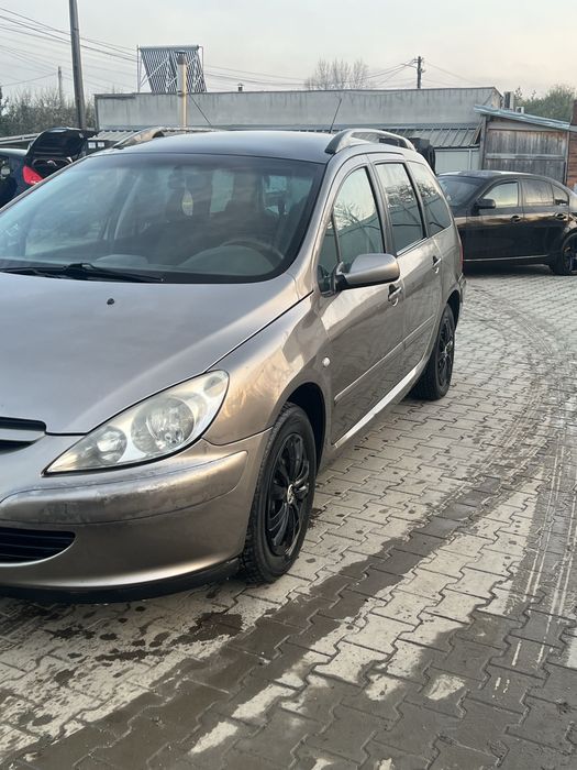 Vând peugeot 307 , an 2003 motor 1.6 benzina (usor negociabil
