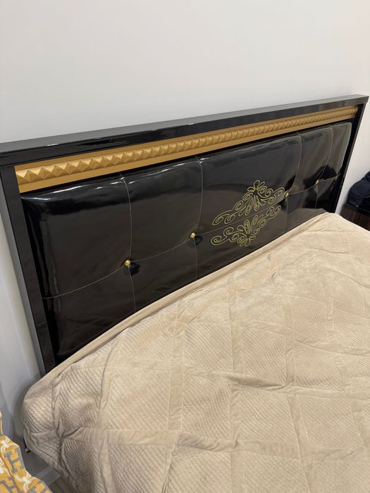 Продам кровать с матрасом