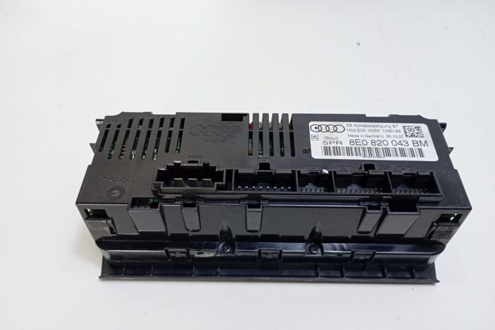 Panou climatronic 8E0820043BM Audi A4 B7 seria