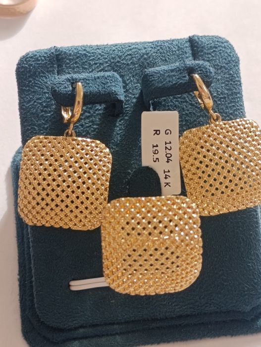 Золотая комплект кольцо и серьги,проба 585 вес  12,04 размер 19, 5