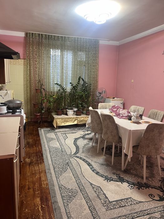 Срочно продается стол и стулья, качество хорошее