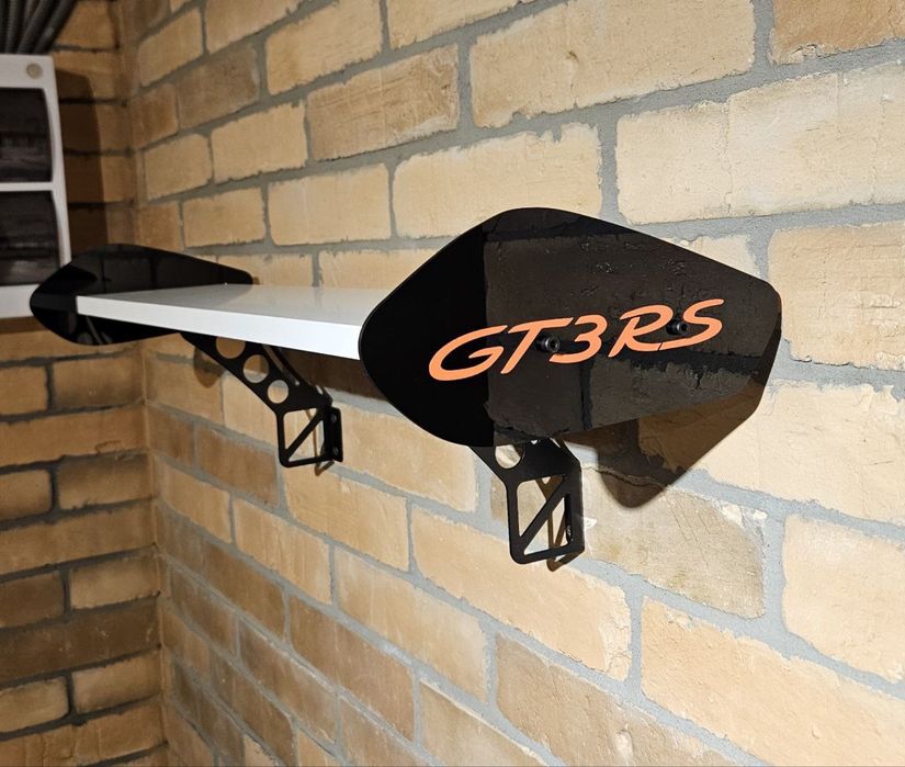 Настенные полки-спойлер