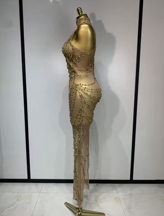 Рокля с камъни с-размер