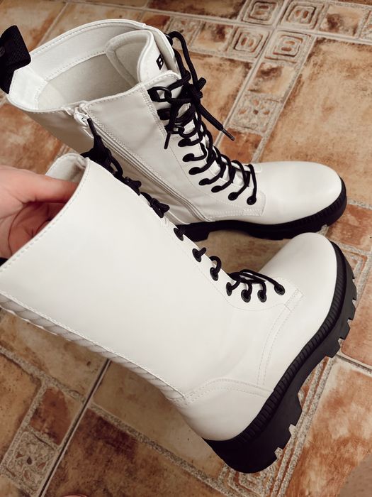 Ghete/ Bocanci crem/bej