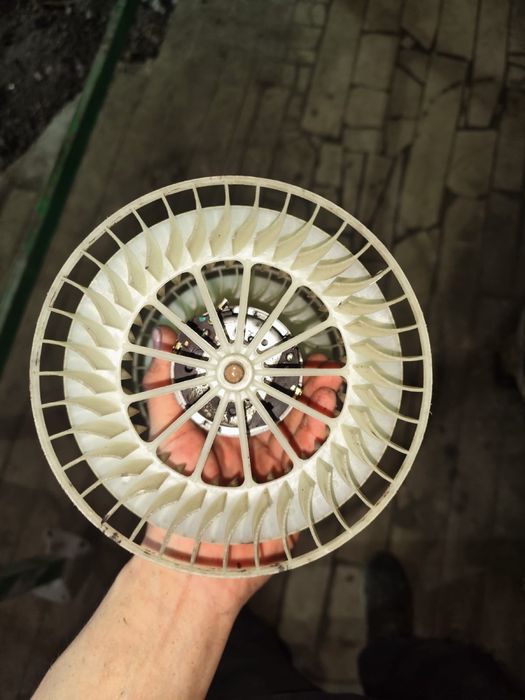 Моторчик печки 124 103 мотор с кондицилнером