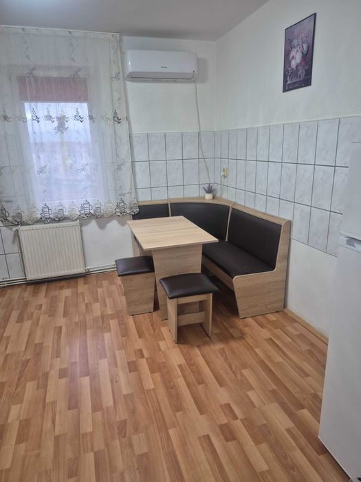 Ofer spre vanzare apartament cu 2 camere,situata in Baragan, strada Aleea Margaretelor, Sighișoara,  jud Mureș.
