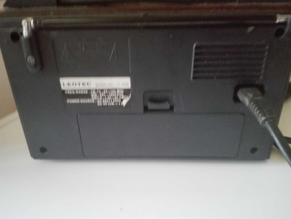 Транзистор LEOTEC и стар медицински уред .