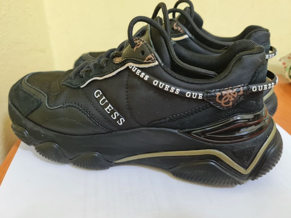Спортни обувки Guess