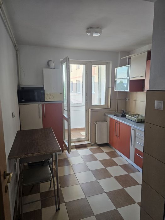 Închiriez 2 camere zona Astra