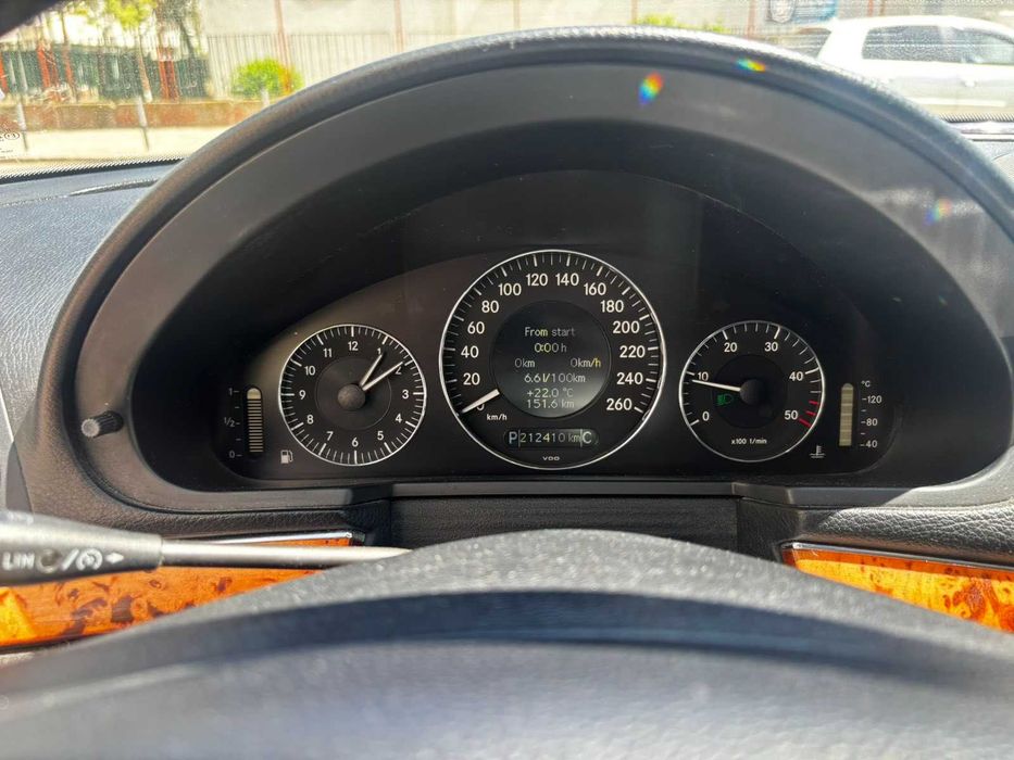 Продавам Mercedes-Benz E-Class 220 CDI facelift