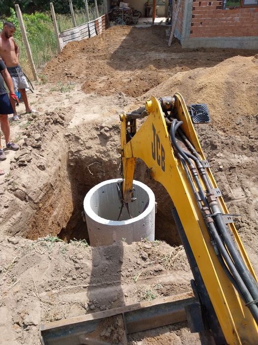 Услуги с багер ,самосвал и бобкат. Изкопаване на ями и канализации..